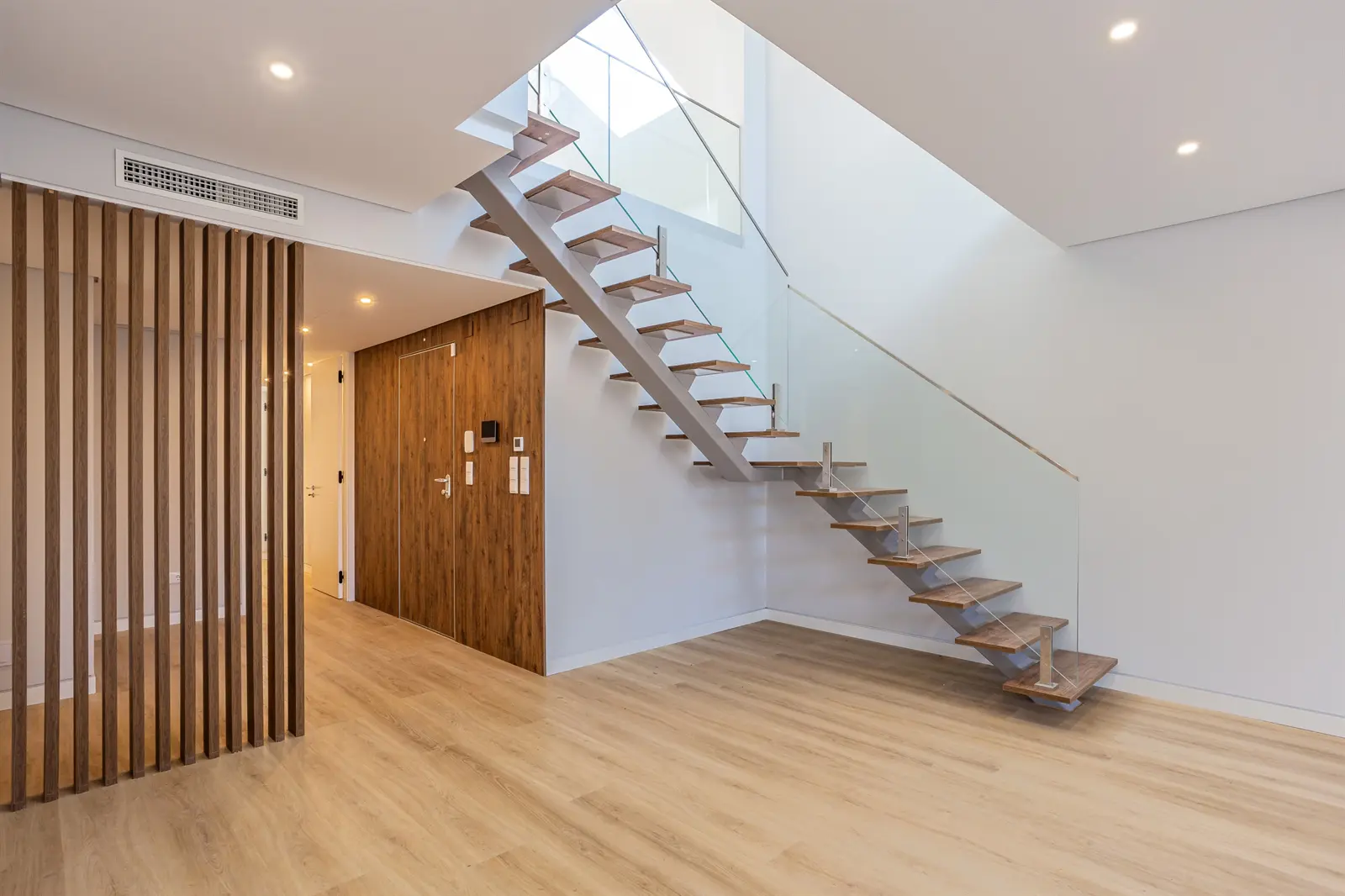 02 Stairs Carcavelos Central Duplex