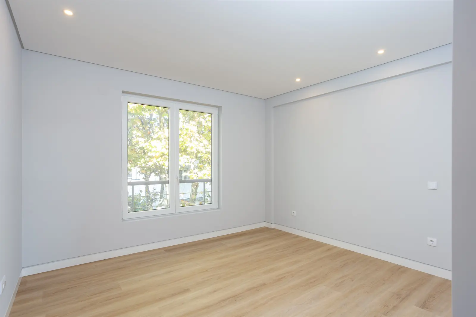 08 bedroom Carcavelos Central Duplex