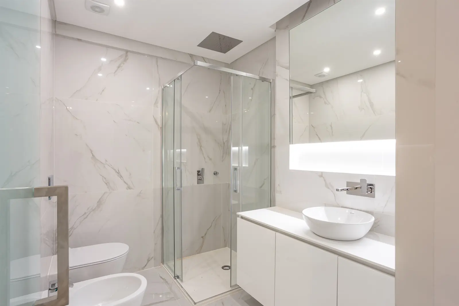 11 bathroom Carcavelos Central Duplex