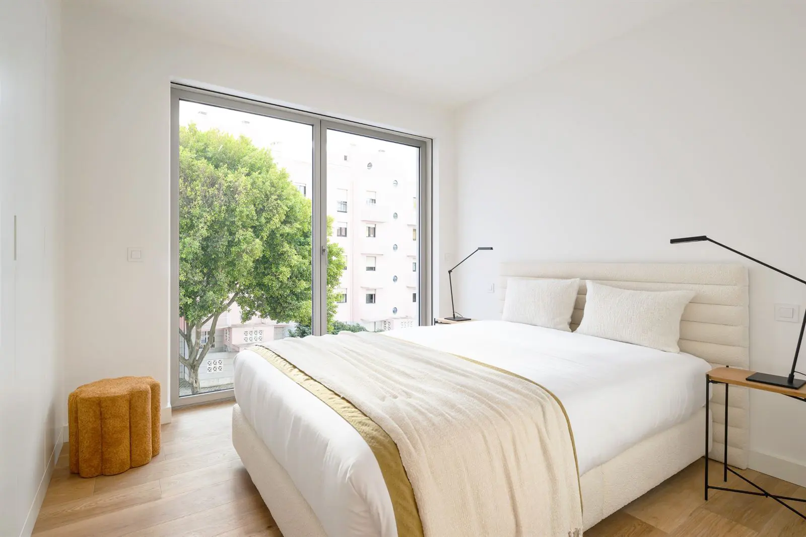 3 Bedroom Apartment In Lisbon Parque das Nações With Balcony Suite And Double Garage