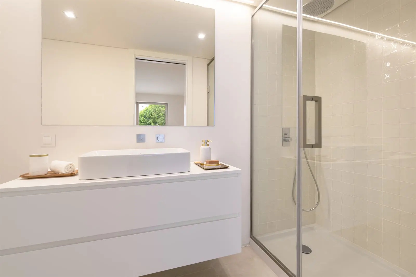 3 Bedroom Apartment In Lisbon Parque das Nações With Balcony Suite And Double Garage