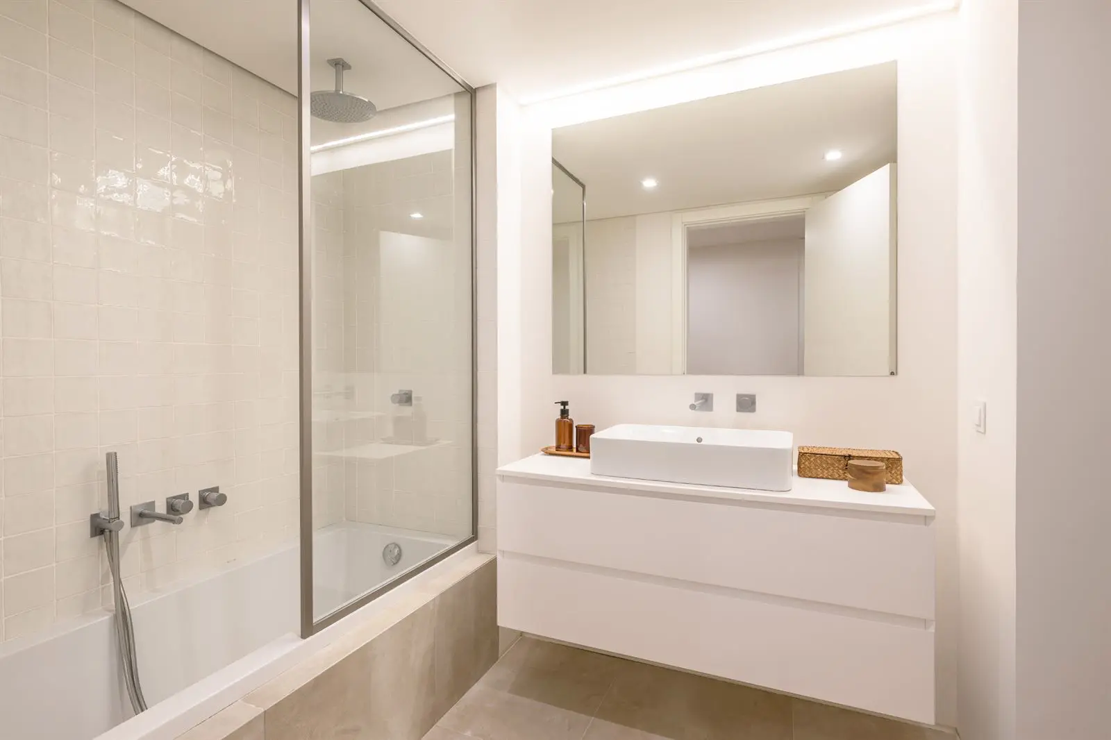 3 Bedroom Apartment In Lisbon Parque das Nações With Balcony Suite And Double Garage