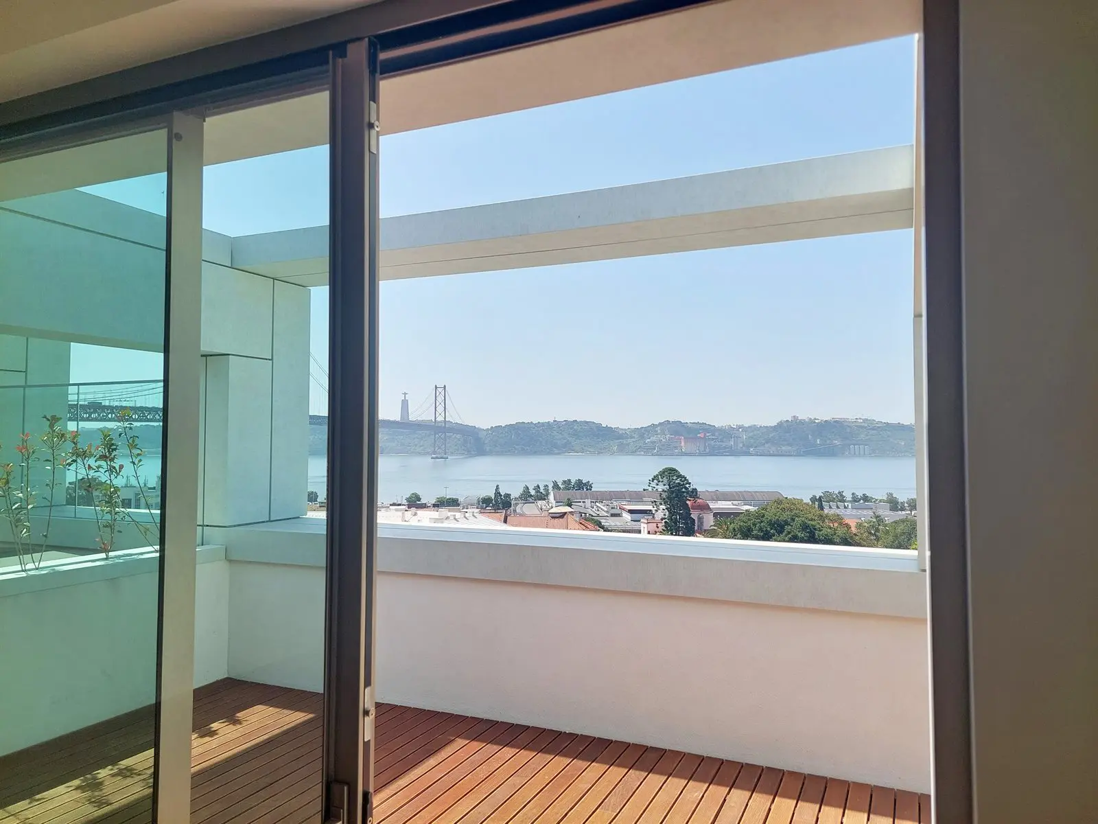 5 Bedroom Vila Lisbon River Upfloor