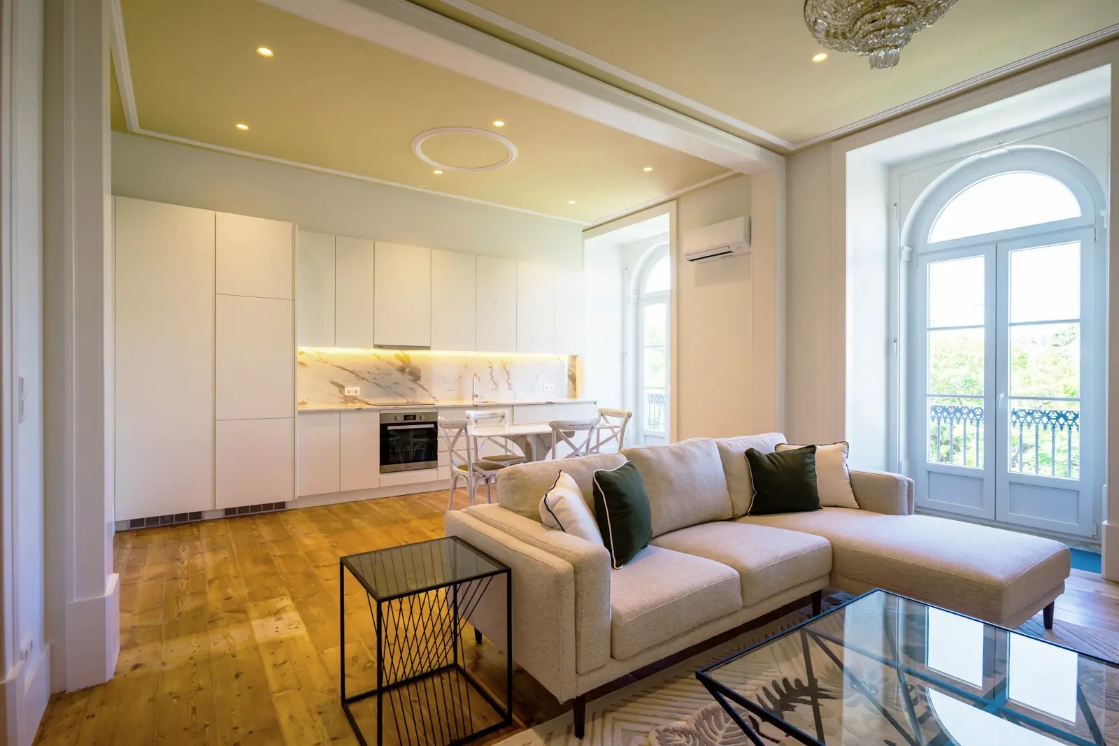 02 Living Room 2 Bedroom Apartment With Balcony And River View For Rent In Santos Lisbon