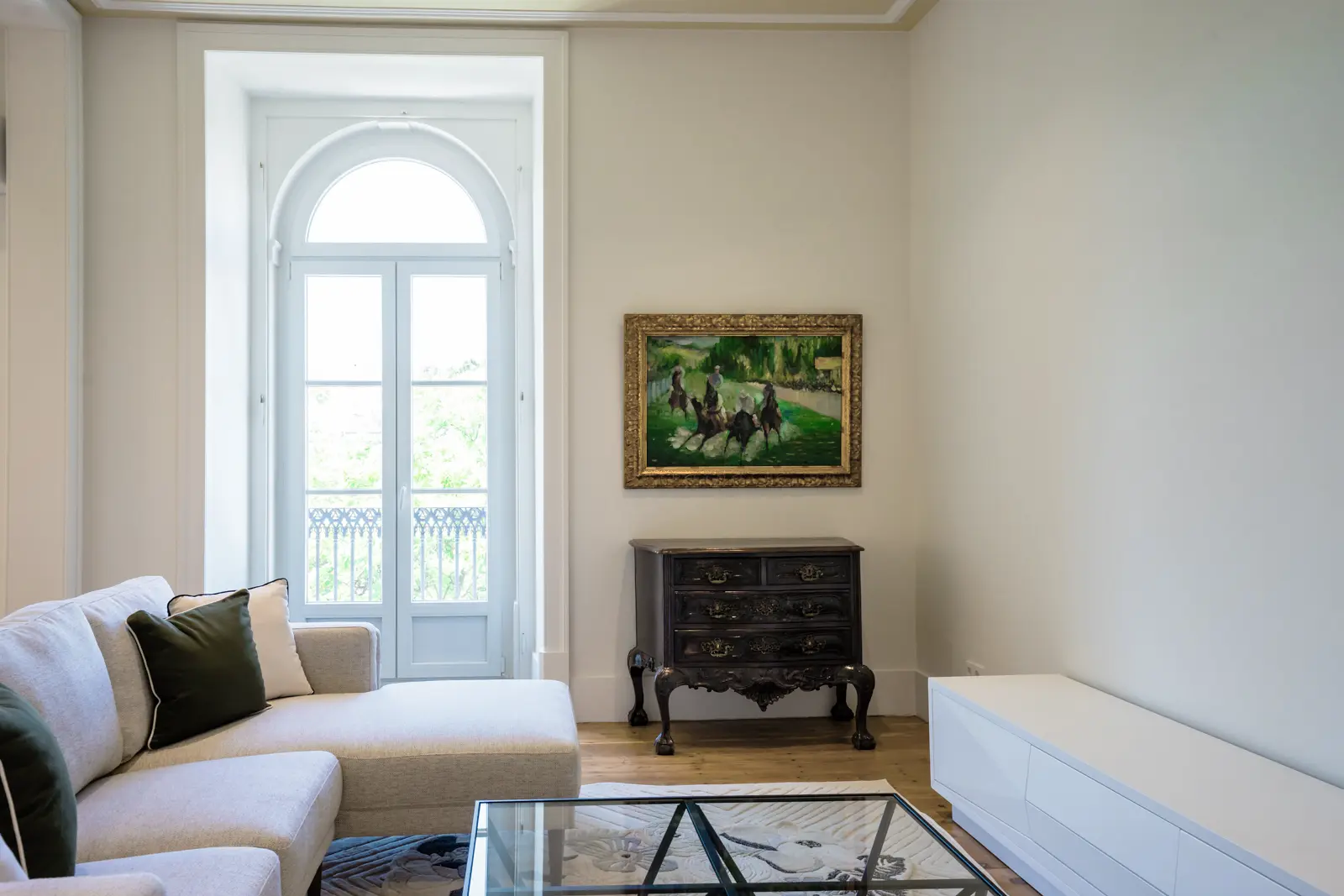 03 Living Room 2 Bedroom Apartment With Balcony And River View For Rent In Santos Lisbon