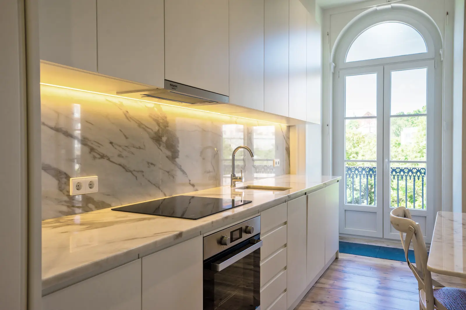 04 Kitchen 2 Bedroom Apartment With Balcony And River View For Rent In Santos Lisbon