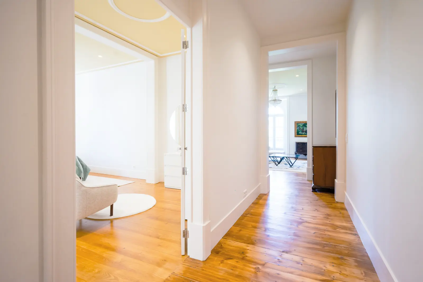 05 Hall 2 Bedroom Apartment With Balcony And River View For Rent In Santos Lisbon