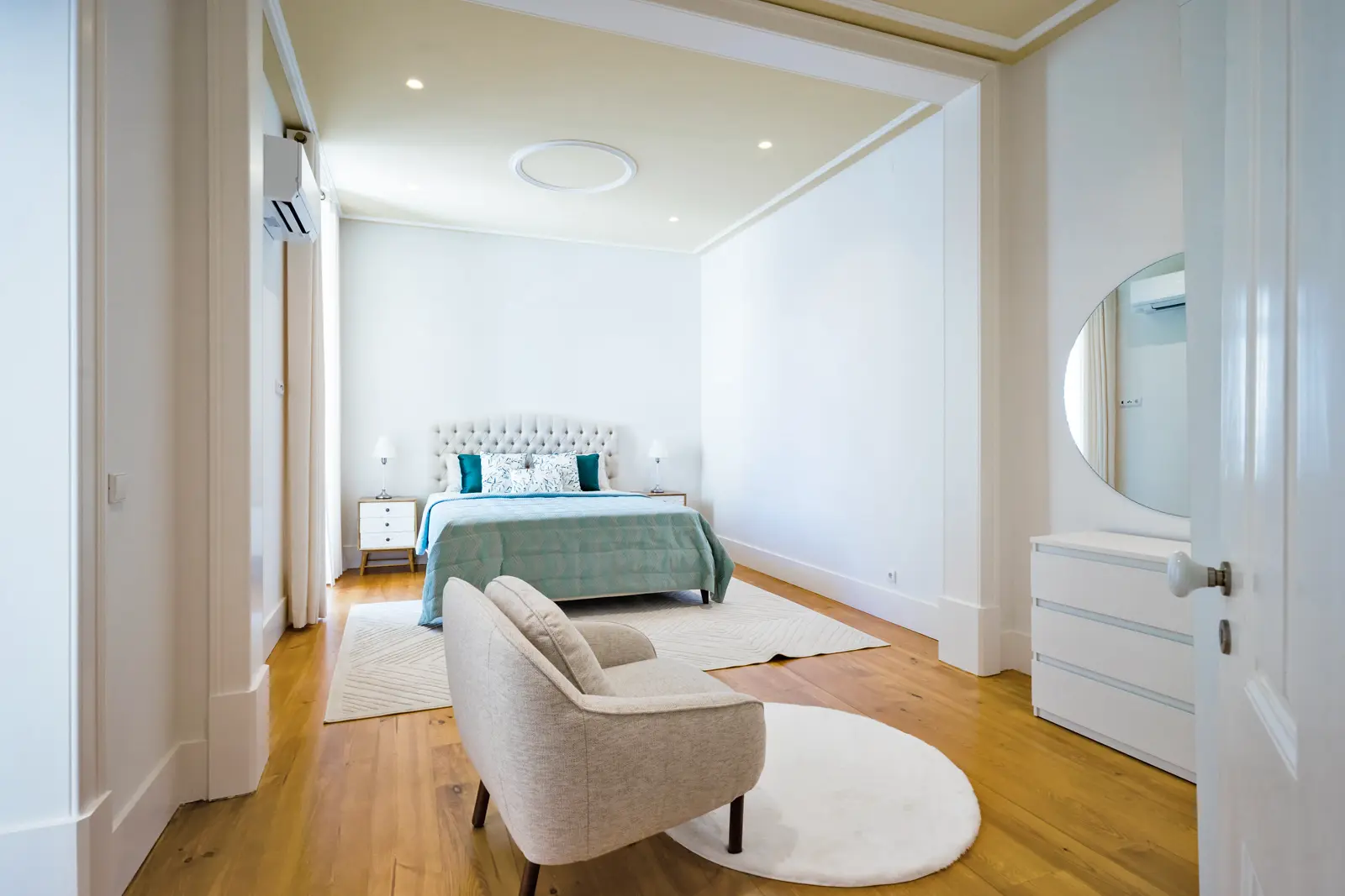 06 Bedroom 2 Bedroom Apartment With Balcony And River View For Rent In Santos Lisbon