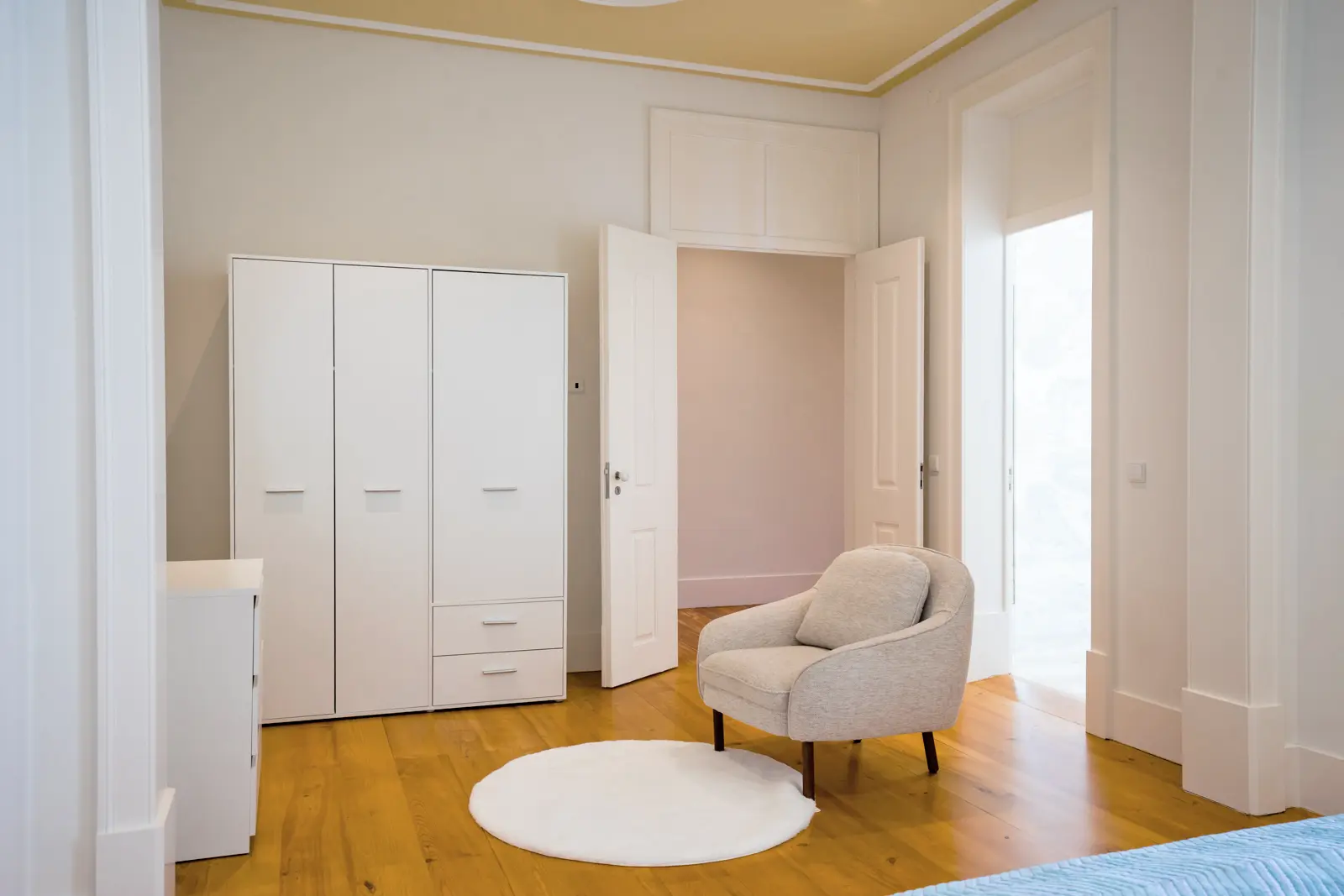 08 Bedroom 2 Bedroom Apartment With Balcony And River View For Rent In Santos Lisbon