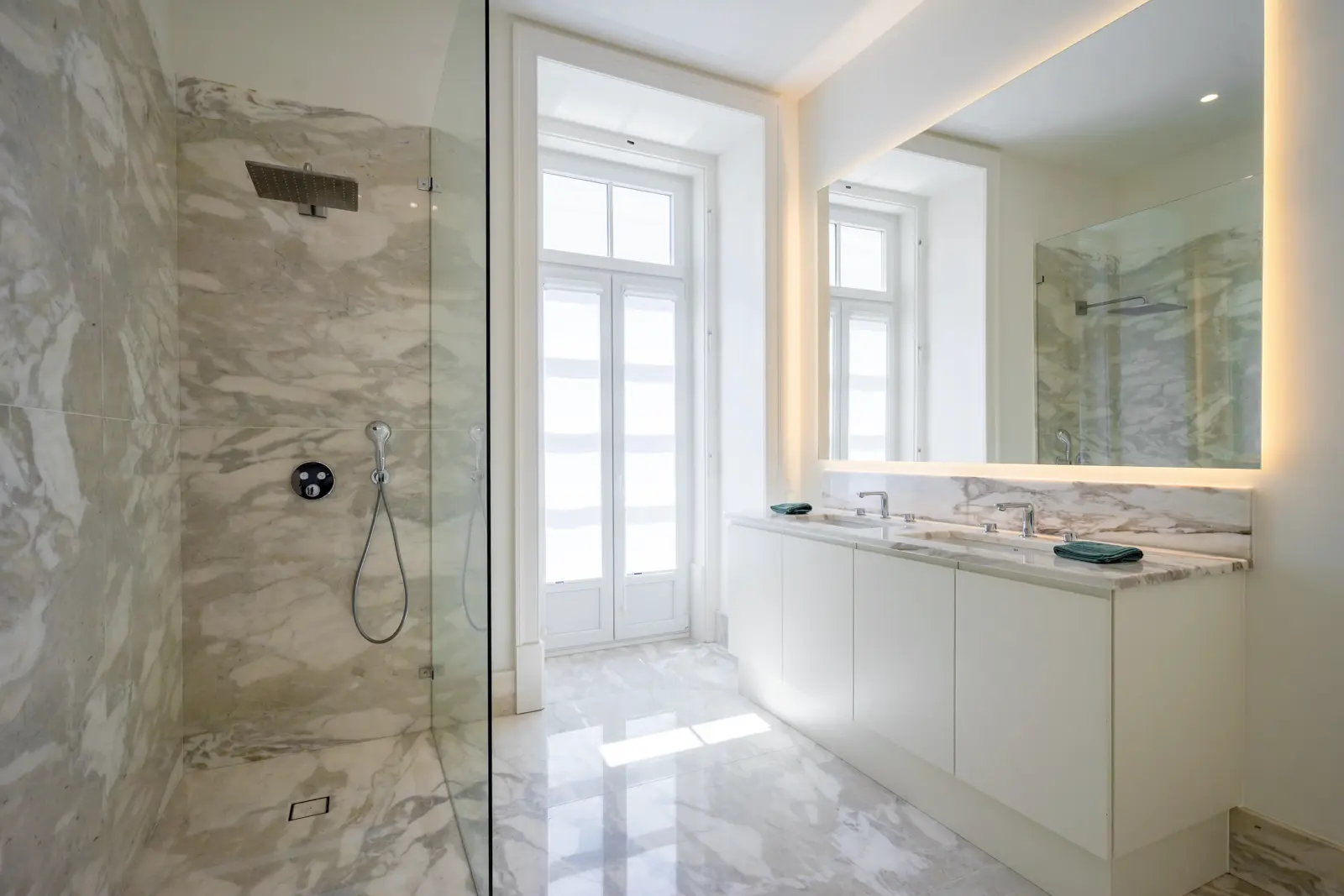 Bathroom 2 Bedroom Apartment With Balcony And River View For Rent In Santos Lisbon