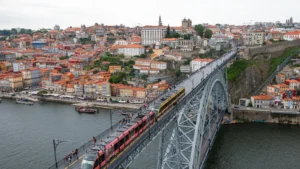 Porto Train crossing Dom Luís I Bridge
