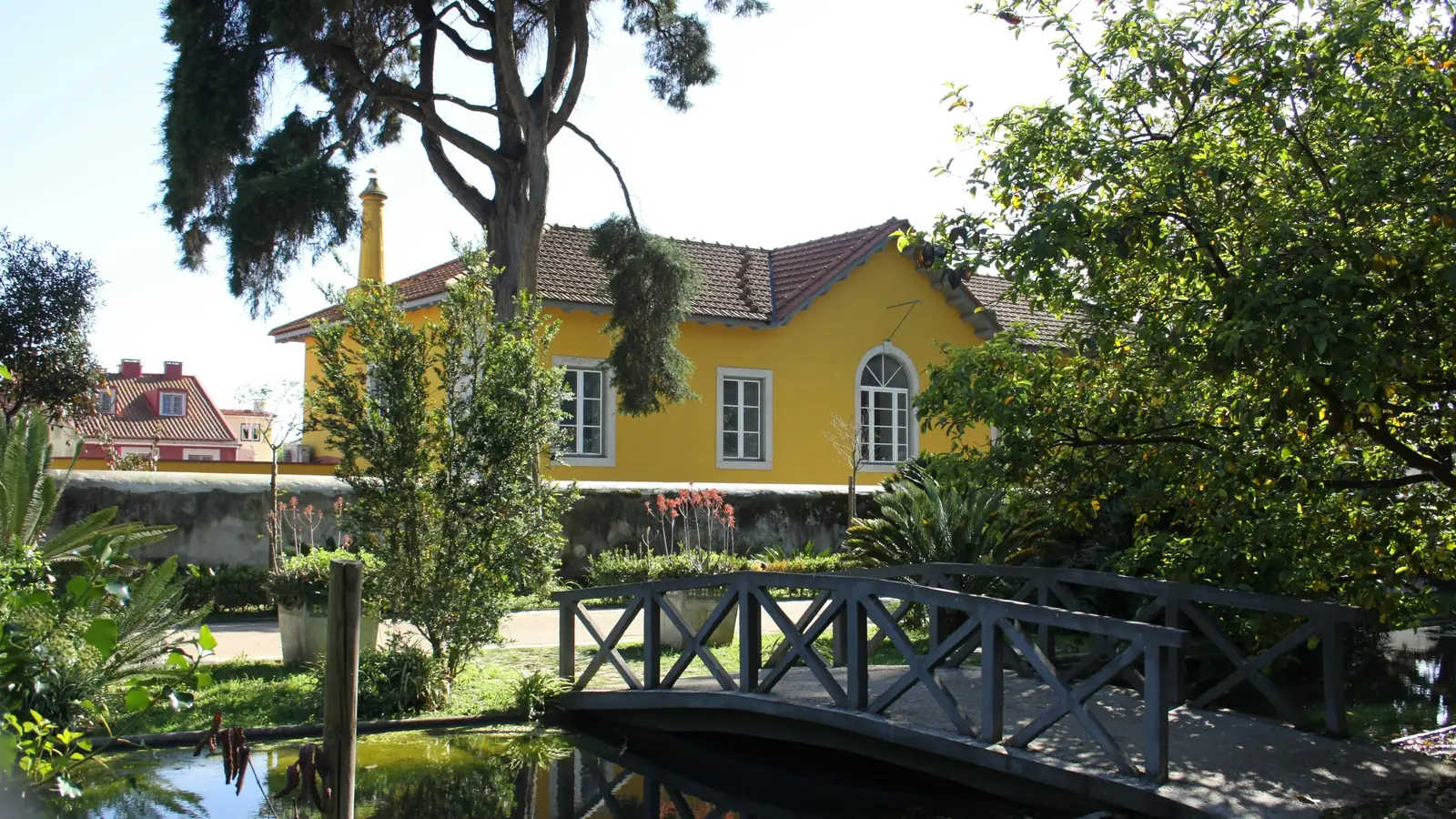 Yellow House Garden Bridge