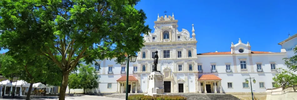 Santarem Vista Geral Da Se Inserida Na Praca Frontal Copy